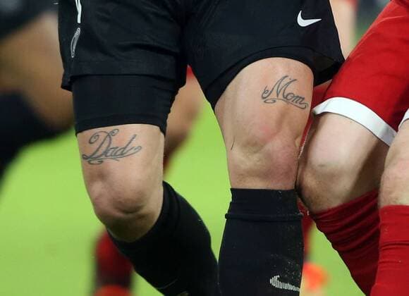 Fussball, Europacup, Champions League, Saison 2017 2018, Herren, 05.12.2017, Vorrunde, Gruppenphase, 6. Spieltag, FC Bayern München - Paris St. Germain 3-1, Tatto, Tätowierung von Marco Verratti, Paris St. Germain, Mom und Dad