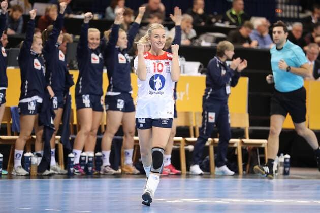 Handball, WM Damen, Niederlande - Norwegen Niederlande - Norwegen, 23. IHF Handball-Weltmeisterschaft der Frauen; Hamburg, 15.12.17 Hamburg, 15.12.17, Handball, 23. IHF Handball-Weltmeisterschaft der Frauen, Halbfinale, Niederlande - Norwegen : Jubel Torjubel bei Stine Bredal Oftedal (Norwegen, 10)