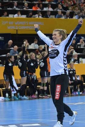 Handball, WM, Damen, Niederlande - Schweden GER, IHF WM 2017, Spiel um Platz 3, Schweden vs Niederlande 17.12.17, Barcleycard Arena Hamburg, GER, IHF WM 2017, Spiel um Platz 3, Schweden vs Niederlande, im Bild Torhueterin Jasmina Jankovic (Niederlande 23) jubelt