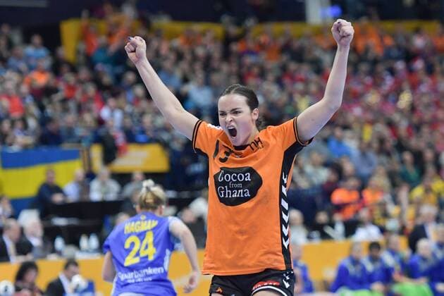 Handball, WM, Damen, Niederlande - Schweden GER, IHF WM 2017, Spiel um Platz 3, Schweden vs Niederlande 17.12.17, Barcleycard Arena Hamburg, GER, IHF WM 2017, Spiel um Platz 3, Schweden vs Niederlande, im Bild Yvette Broch(Niederlande 13) jubelt