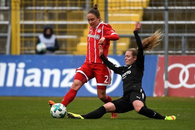 v.li.: Gina Lewandowski (FC Bayern München, FCB, 2) Margarita Gidion (1.FFC Frankfurt, 7) im Zweikampf, Duell, duel, tackle, Dynamik, Action, Aktion, Fussball,Allianz Frauen-Bundesliga, FC Bayern München - 1. FFC Frankfurt,