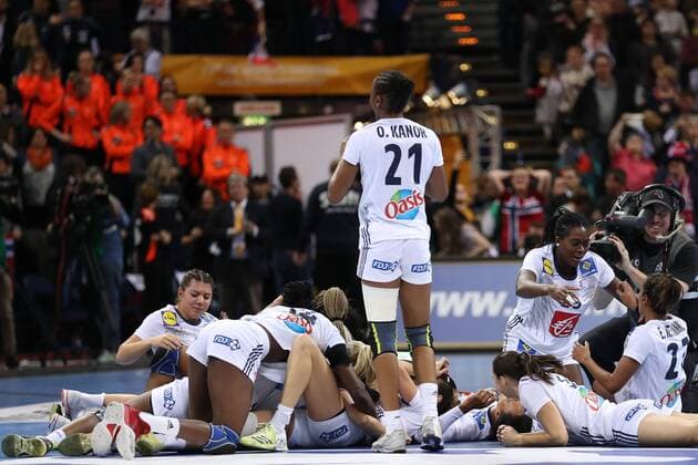 Handball, WM, Damen, Frankreich ist Weltmeister Frankreich - Norwegen, 23. IHF Handball-Weltmeisterschaft der Frauen; Hamburg, 17.12.17 Hamburg, 17.12.17, Handball, 23. IHF Handball-Weltmeisterschaft der Frauen, Finale, Frankreich - Norwegen : Jubel nach Sieg