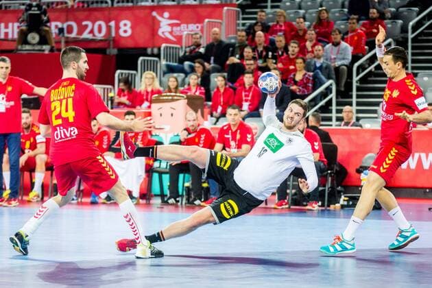 13.01.2018, Arena Zargreb, Zagreb, CRO, EHF EM, Herren, Deutschland vs Montenegro, Gruppe C, im Bild Hendrik Pekeler of Germany during the preliminary round, group C match of the EHF men s Handball European Championship EM Europameisterschaft between Germany and Montenegro at the Arena Zargreb in Zagreb, Croatia on 2018 01 13. Zagreb Copyright: xEibner-Pressefotox EP_slo