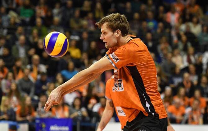 Robert Kromm (BR Volleys), bei der Ballannahme BR Volleys Berlin - SWD powervolleys Düren Deutsche Volleyball Liga, Saison 2017 2018, Herren, Männer, Männer, men, Volleyball, Deutschland, Germany, Max-Schmeling-Halle Berlin, 14.1.2018