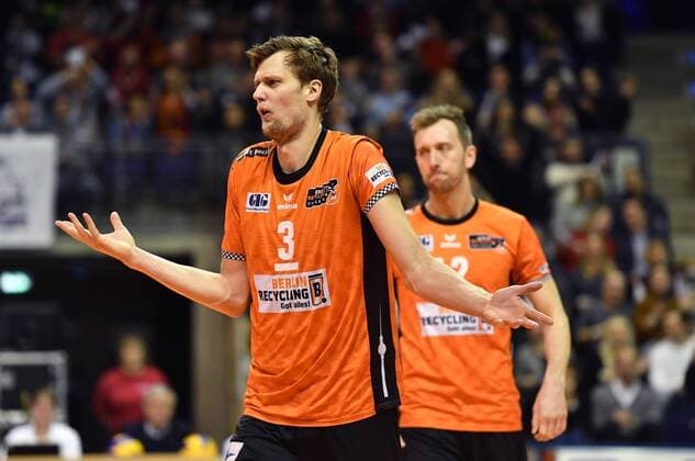 Robert Kromm (BR Volleys), enttäuscht, hinten Paul Carroll (BR Volleys), BR Volleys Berlin - SWD powervolleys Düren Deutsche Volleyball Liga, Saison 2017 2018, Herren, Männer, Männer, men, Volleyball, Deutschland, Germany, Max-Schmeling-Halle Berlin, 14.1.2018