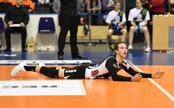 Luke Perry (BR Volleys), enttäuscht am Boden BR Volleys Berlin - SWD powervolleys Düren Deutsche Volleyball Liga, Saison 2017 2018, Herren, Männer, Männer, men, Volleyball, Deutschland, Germany, Max-Schmeling-Halle Berlin, 14.1.2018
