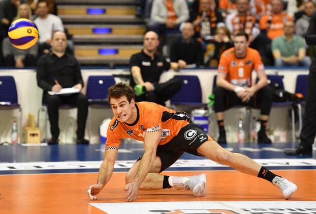 Pierre Pujol (BR Volleys), bei der Ballannahme BR Volleys Berlin - SWD powervolleys Düren Deutsche Volleyball Liga, Saison 2017 2018, Herren, Männer, Männer, men, Volleyball, Deutschland, Germany, Max-Schmeling-Halle Berlin, 14.1.2018