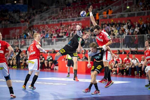 Handball, EM, Deutschland - Dänemark Julius Kuehn (Nr. 35, Deutschland) und Rune Dahmke (Nr. 34, Deutschland) gegen Anders Zachariassen (Nr. 14, Daenemark) und Rasmus Lauge Schmidt (Nr. 11, Daenemark). Deutschland - Daenemark, Hauptrunde, Handball, EHF Euro 2018, 21.01.18 Varazdin Varazdin Croatia Arena Varazdin Copyright: xAgentur54Gradx xFelixxKoenigx