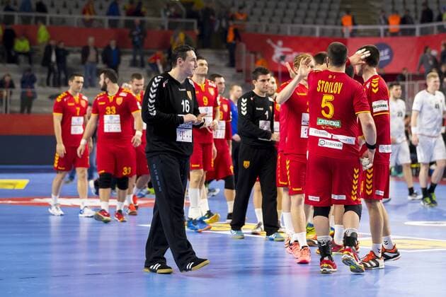 Kiril Lazarov (Nr. 7, Mazedonien), Zharko Peshevski (Nr. 33, Mazedonien), Torhueter Borko Ristovski (Nr. 16, Mazedonien), Ace Janovski (Nr. 9, Mazedonien), Torhueter Nikola Mitrevski (Nr. 1, Mazedonien), Goce Georgievski (Nr. 22, Mazedonien), Stojanche Stoilov (Nr. 5, Mazedonien) nach der Niederlage. Mazedonien - Tschechien, Hauptrunde, Handball, EHF Euro 2018, 23.01.18 Varazdin Varazdin Croatia Arena Varazdin Copyright: xAgentur54Gradx xFelixxKoenigx