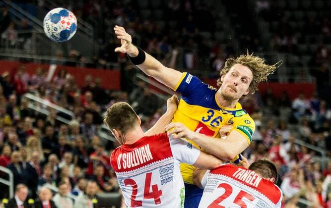Bilder des Tages - SPORT 24.01.2018, Arena Zargreb, Zagreb, CRO, EHF EM, Herren, Schweden vs Norwegen, Hauptrunde, Gruppe 1, im Bild Jesper Nielsen of Sweden vs Christian OSullivan of Norway and Elvind Tangen of Norway during the main round, group 1 match of the EHF men s Handball European Championship EM Europameisterschaft between Sweden and Norway at the Arena Zargreb in Zagreb, Croatia on 2018 01 24. Zagreb