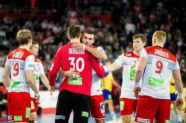 24.01.2018, Arena Zargreb, Zagreb, CRO, EHF EM, Herren, Schweden vs Norwegen, Hauptrunde, Gruppe 1, im Bild Torbjorn S.Bergerud of Norway and Elvind Tangen of Norway celebrate after winning during the main round, group 1 match of the EHF men s Handball European Championship EM Europameisterschaft between Sweden and Norway at the Arena Zargreb in Zagreb, Croatia on 2018 01 24. Zagreb