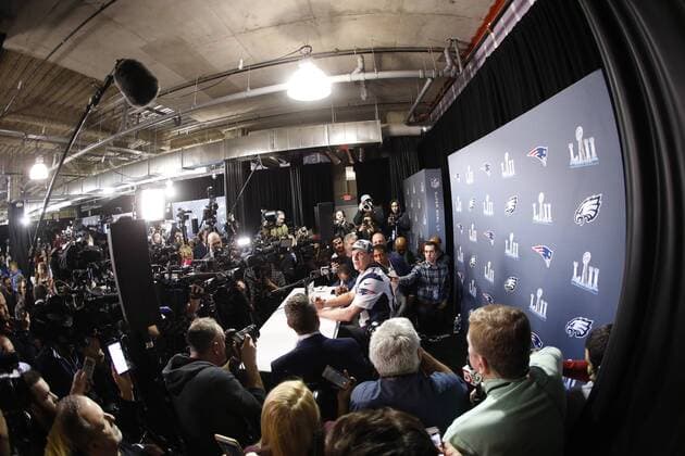 February 01, 2018 New England Patriots tight end Rob Gronkowski (87) speaks to the media during Super Bowl LII media availability at Mall of America in Bloomington, Minnesota. The New England Patriots will face the Philadelphia Eagles in Super Bowl LII on February 4th in Minneapolis, MN. CSM NFL American Football Herren USA 2018: Super Bowl LII - New England Patriots Media Availability FEB 01 - ZUMAc04_ 20180201_zaf_c04_047 Copyright: xCharlesxBausx
