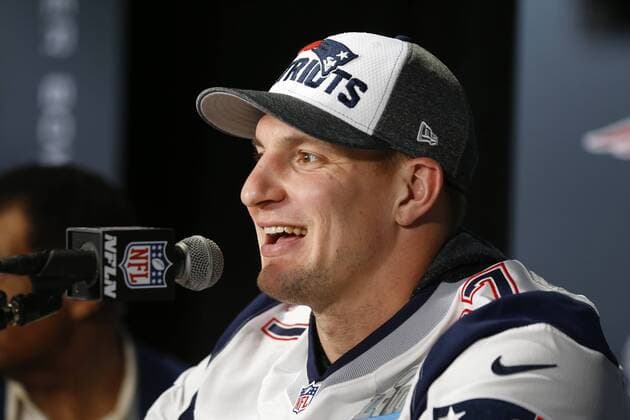 February 01, 2018 New England Patriots tight end Rob Gronkowski (87) speaks to the media during Super Bowl LII media availability at Mall of America in Bloomington, Minnesota. The New England Patriots will face the Philadelphia Eagles in Super Bowl LII on February 4th in Minneapolis, MN. CSM NFL American Football Herren USA 2018: Super Bowl LII - New England Patriots Media Availability FEB 01 - ZUMAc04_ 20180201_zaf_c04_063 Copyright: xCharlesxBausx