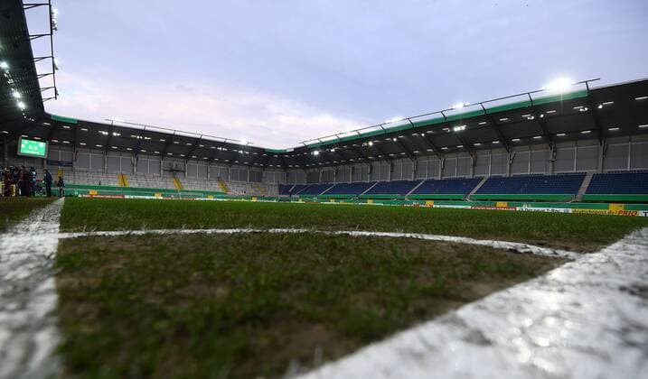 Fußball, Stadiongeschichte SC Paderborn 06.02.2018, xjhx, Fussball DFB Pokal 1 4 Finale, SC Paderborn - FC Bayern Muenchen, emspor v.l. Uebersicht, Stadioninnenraum, Rasen, Ueberblick Tribuene Innenraum, Arena, Fans, Fan Zuschauer, Raenge, Sitzplaetze Paderborn