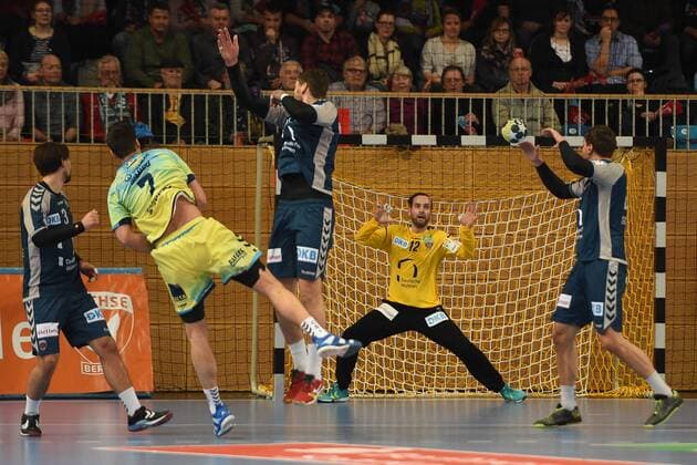 Handball, Herren, EHF-Pokal, Saison 2017 18, Gruppe B, Füchse Berlin - Saint-Raphael Var Handball, Fabian Wiede (Nr. 3, Füchse Berlin), Alexandru Simicu (Nr. 7, Saint-Raphael Var Handball), Jakov Gojun (Nr. 10, Füchse Berlin), TW Silvio Heinevetter (Nr. 12, Füchse Berlin), Erik Schmidt (Nr. 28, Füchse Berlin), 07.02.18, Copyright: xMatthiasxKochx