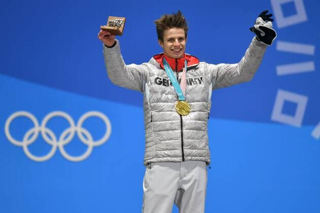 Andreas WELLINGER (GER) mit Medaille, Goldmedaille, Olympiasieger, 1. Platz, Goldmedaillengewinner, Gold, Goldmedaille, Olympiasieger, Jubel, Freude, Begeisterung, Siegerehrung, Medals Victory Ceremony, Olympic Medals Plaza, am 11.02.2018, Ski jumping Skispringen Ski nordisch Normal Hill Men,Skispringen,Normalschanze, Olympische Winterspiele 2018, vom 09.02. - 25.02.2018 in PyeongChang Suedkorea.