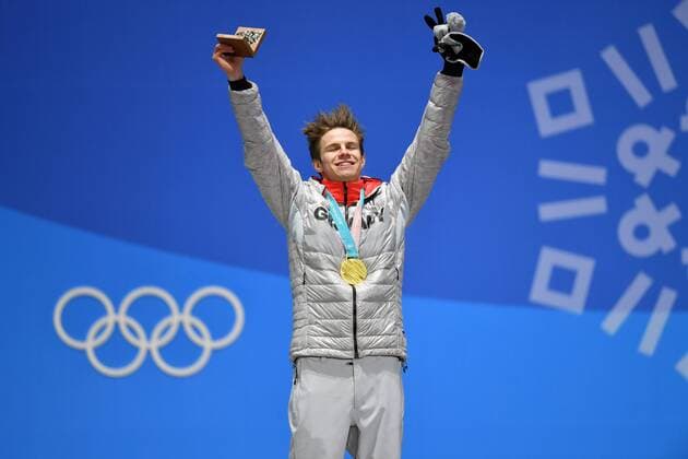 Andreas WELLINGER (GER) mit Medaille, Goldmedaille, Olympiasieger, 1. Platz, Goldmedaillengewinner, Gold, Goldmedaille, Olympiasieger, Jubel, Freude, Begeisterung, Siegerehrung, Medals Victory Ceremony, Olympic Medals Plaza, am 11.02.2018, Ski jumping Skispringen Ski nordisch Normal Hill Men,Skispringen,Normalschanze, Olympische Winterspiele 2018, vom 09.02. - 25.02.2018 in PyeongChang Suedkorea.