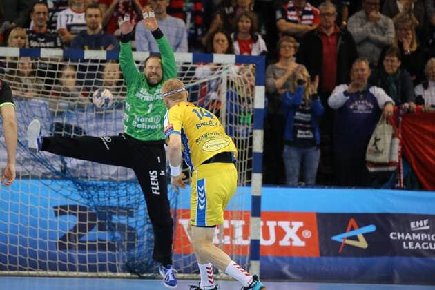 SG Flensburg-Handewitt - PGE Vive Kielce, EHF Champions League; Flensburg, 11.02.18 Flensburg, 11.02.18, Handball, VELUX EHF Champions League, Saison 2017 2018, Gruppenphase, SG Flensburg-Handewitt - PGE Vive Kielce : Karol Bielecki (KS Kielce, 14), Mattias Andersson (SG Flensburg-Handewitt, 01)