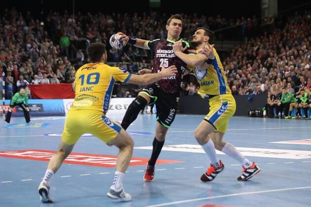 SG Flensburg-Handewitt - PGE Vive Kielce, EHF Champions League; Flensburg, 11.02.18 Flensburg, 11.02.18, Handball, VELUX EHF Champions League, Saison 2017 2018, Gruppenphase, SG Flensburg-Handewitt - PGE Vive Kielce : Rasmus Lauge Schmidt (SG Flensburg-Handewitt, 25), Michal Jurecki (KS Kielce, 05), Alex Dujshebaev (KS Kielce, 10)