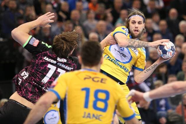 SG Flensburg-Handewitt - PGE Vive Kielce, EHF Champions League; Flensburg, 11.02.18 Flensburg, 11.02.18, Handball, VELUX EHF Champions League, Saison 2017 2018, Gruppenphase, SG Flensburg-Handewitt - PGE Vive Kielce : Dean Bombac (KS Kielce, 44), Magnus Roed (SG Flensburg-Handewitt, 77), Blaz Janc (KS Kielce, 18)