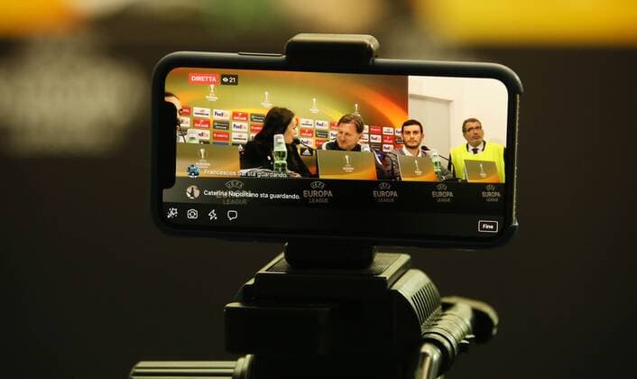 RB Leipzig - Pressekonferenz Fussball Euro League Neapel, Napoli, 14.02.2018, San Paolo Stadium, Fussball, UEFA EURO EM Europameisterschaft Fussball League, 16el Finale , Pressekonferenz von RB Leipzig am Vortag des Spieles SSC Neapel vs. RB Leipzig. , Im Bild; Yussuf Poulsen (9, RB Leipzig), Dolmetscherin, Trainer Ralph Hasenhüttl Hasenhuettl, RB Leipzig, Pressesprecher Benjamin Ippoliti (RB Leipzig) . ,