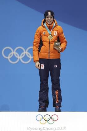 PyeongChang 2018 - Eisschnelllauf, Damen, 1000m, Siegerehrung (180215) -- PYEONGCHANG, Feb. 15, 2018 -- Gold medalists Jorien Ter Mors of the Netherland poses for photos during medal ceremony of women s 1,000m Speed skating Eisschnelllauf event at PyeongChang 2018 Winter Olympic Games Olympische Spiele Olympia OS at Medal Plaza, PyeongChang, South Korea, Feb. 15, 2018. ) (SP)OLY-SOUTH KOREA-PYEONGCHANG-SPEED SKATING-WOMEN S 1000M WuxZhuang
