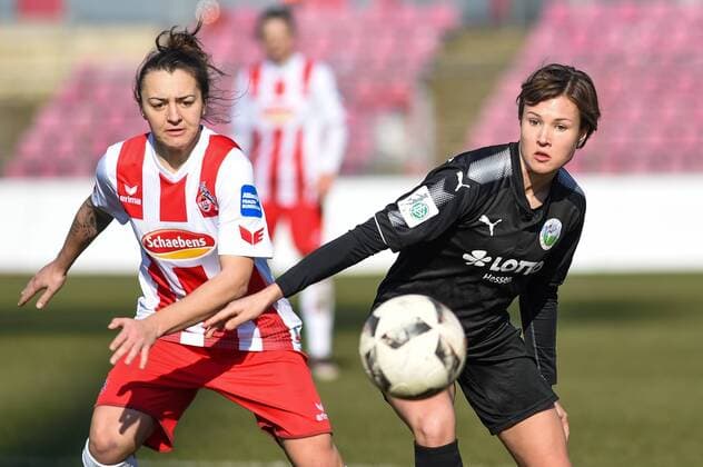 v.li. Lidija Kulis (1. FC Köln, 32), Alexandra Emmerling (FFC Frankfurt, 27), Zweikampf, Duell, duel, tackle, Aktion, Action, Fussball, Allianz Frauen-Bundesliga, 1. FC Köln - 1. FFC Frankfurt,