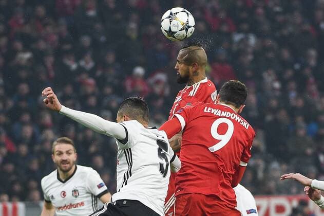GER, UEFA,Champions League, FC Bayern Muenchen - Besiktas Istanbul 20.02.2018, Allianz-Arena, Muenchen, GER, UEFA,Champions League, FC Bayern Muenchen - Besiktas Istanbul, im Bild Kopfball von Arturo Vidal (FC Bayern Muenchen 23)