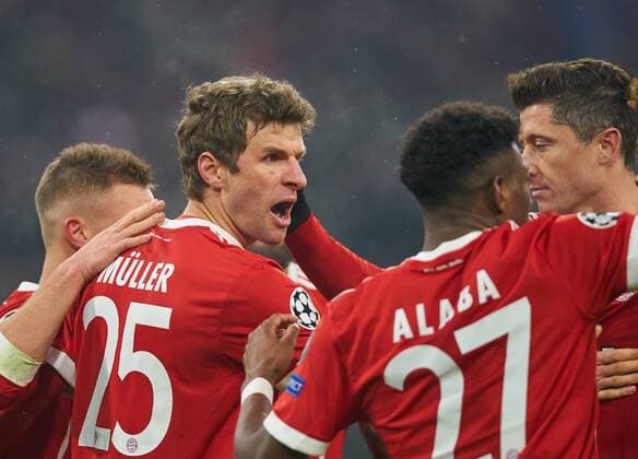 Thomas MUELLER, MÜLLER, FCB 25 Torjubel, Jubel nach dem Tor zum 1-0 Jubel, jubeln, jubelt, Freude, Emotionen, Feiern, Lachen, jubelt, freuen, reisst die Arme hoch, ballt die Faust FC BAYERN MUENCHEN - BESIKTAS ISTANBUL Achtelfinale Hinspiel, Fussball UEFA Champions League, Muenchen, 20.02.2018 CL Saison 2017 2018, FCB,
