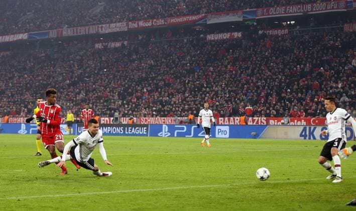 Bilder des Tages - SPORT Fussball, Champions League, Europapokal, Achtelfinale - Hinspiel, Saison 2017 2018, 20.02.2018, Herren, Deutschland, FC Bayern München - v.l. Aktion, Tor zum 2-0, Torschuetze Kingsley Coman, FC Bayern München, Pepe Kepler Laveran Lima Ferreira, Besiktas Istanbul, Adriano Correia Claro, Besiktas Istanbul,