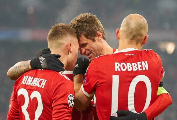Thomas MUELLER, MÜLLER, FCB 25 Torschuss, schiesst das Tor zum 3-0 Torjubel, Jubel nach dem Tor Jubel, jubeln, jubelt, Freude, Emotionen, Feiern, Lachen, jubelt, freuen, reisst die Arme hoch, ballt die Faust FC BAYERN MUENCHEN - BESIKTAS ISTANBUL Achtelfinale Hinspiel, Fussball UEFA Champions League, Muenchen, 20.02.2018 CL Saison 2017 2018, FCB,