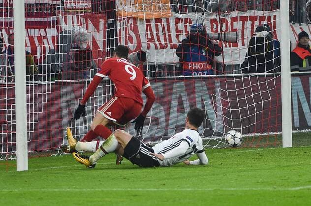GER, UEFA,Champions League, FC Bayern Muenchen - Besiktas Istanbul 20.02.2018, Allianz-Arena, Muenchen, GER, UEFA,Champions League, FC Bayern Muenchen - Besiktas Istanbul, im Bild Robert Lewandowski (FC Bayern Muenchen 9) erzielt das 5:0