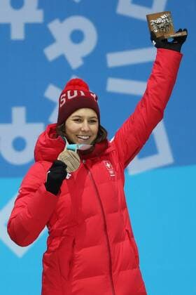 PyeongChang 2018, Ski Alpin, Kombination, Damen, Siegerehrung OLYMPICS - 2018 Winter Olympics PYEONGCHANG,SOUTH KOREA,22.FEB.18 - OLYMPICS, ALPINE SKIING - Olympic Winter games Winterspiele Spiele Summer games PyeongChang 2018, alpine combined, ladies, Medals Plaza, award ceremony. Image shows Wendy Holdener (SUI). Keywords: medal. GEPAxpictures xMathiasxMandl