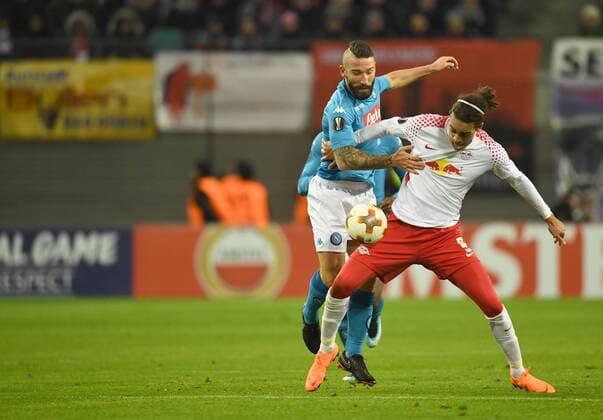 Fussball, Herren, Saison 2017 2018, Europa League (Zwischenrunde, Rückspiel), RB Leipzig - SSC Neapel, v. l. Lorenzo Tonelli ( 62, SSC Neapel), Yussuf Poulsen (RB Leipzig), 22.02. 2017, Copyright: xMatthiasxKochx