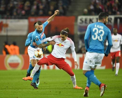 Fussball, Herren, Saison 2017 2018, Europa League (Zwischenrunde, Rückspiel), RB Leipzig - SSC Neapel, v. l. Lorenzo Tonelli ( 62, SSC Neapel), Yussuf Poulsen (RB Leipzig), Raul Albiol ( 33, SSC Neapel), 22.02. 2017, Copyright: xMatthiasxKochx