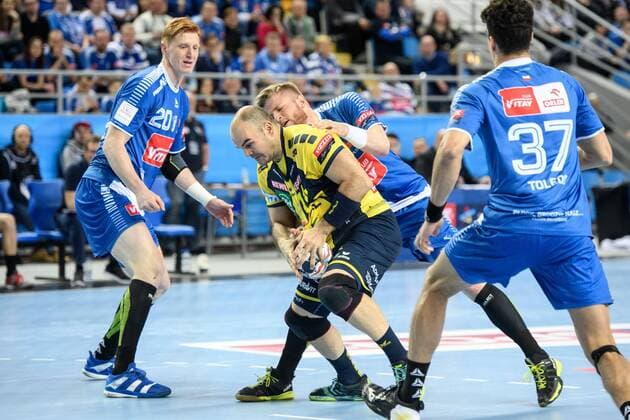 20180225, Plock, Orlen Arena, Pilka reczna mezczyzn, EHF Liga Mistrzow sezon 2017 2018 Mecz Orlen Wisla Plock - Rhein-Neckar Lowen N z Tomasz Gebala, Maciej Gebala, Bogdan Radivojevic Fot Rafal Oleksiewicz PRESSFOCUS 20180225, Plock, Orlen Arena, 2017 2018 EHF Men s Champions League Group Phase Match Orlen Wisla Plock - Rhein-Neckar Lowen Tomasz Gebala, Maciej Gebala, Bogdan Radivojevic Credit Rafal Oleksiewicz PRESSFOCUS NEWSPIX.PL --- Newspix.pl FRANCE OUT! 20180225PF_RO2381