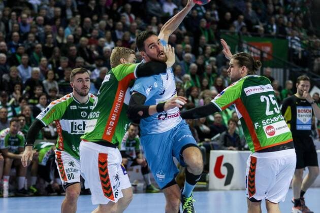 Deutschland,Wetzlar, Rittal-Arena, 04.03.2017, Handball,DHB-Pokal,Viertelfinale, HSG Wetzlar - TVB 1898 Stuttgart Bild:li.Anton Lindskog (HSG Wertzlar, 66),mi.Dominik Weiß (TBV 1898 Stuttgart, 6),re.Olle Forsell Schefvert (HSG Wertzlar, 25) Copyright: HMBxMedia ThomasxJäger
