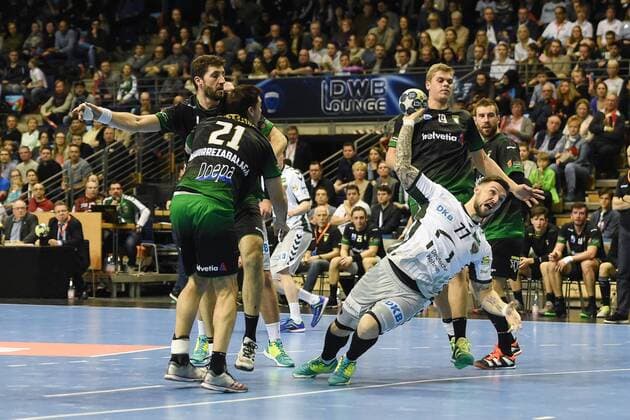 Bilder des Tages - SPORT Handball, Herren, EHF-Pokal, Saison 2017 18, Gruppe B, Füchse Berlin - Helvetia Anaitasuna, Cristian Martinez (Nr. 5, Helvetia Anaitasuna), Mikel Aguirrezabalaga (Nr. 21, Helvetia Anaitasuna), Johan Koch (Nr. 77, Füchse Berlin), Gabriel Ceretta (Nr. 19, Helvetia Anaitasuna), 04.03.18, Copyright: xMichaelxHundtx xMatthiasxKochx