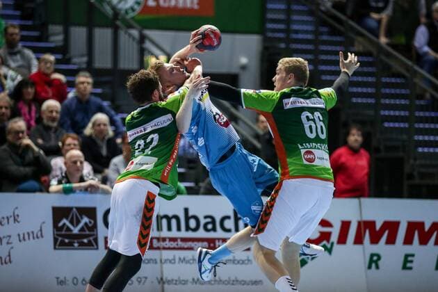 Deutschland,Wetzlar, Rittal-Arena, 04.03.2017, Handball,DHB-Pokal,Viertelfinale, HSG Wetzlar - TVB 1898 Stuttgart Bild:li.Maximilian Holst (HSG Wertzlar, 22),mi.Sascha Pfattheicher (TBV 1898 Stuttgart, 30),re.Anton Lindskog (HSG Wertzlar, 66) Copyright: HMBxMedia ThomasxJäger