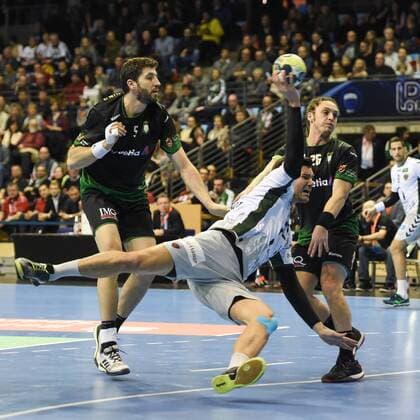 Bilder des Tages - SPORT Handball, Herren, EHF-Pokal, Saison 2017 18, Gruppe B, Füchse Berlin - Helvetia Anaitasuna, Cristian Martinez (Nr. 5, Helvetia Anaitasuna), Erik Schmidt (Nr. 28, Füchse Berlin), Oswaldo Dos Santos (Nr. 26, Helvetia Anaitasuna), 04.03.18, Copyright: xMichaelxHundtx xMatthiasxKochx