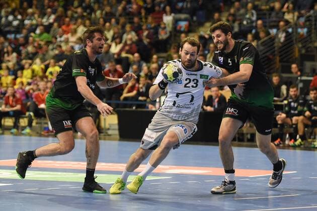 Handball, Herren, EHF-Pokal, Saison 2017 18, Gruppe B, Füchse Berlin - Helvetia Anaitasuna, Raul Nantes (Nr. 49, Helvetia Anaitasuna), Steffen Fäth (Nr. 23, Füchse Berlin), Cristian Martinez (Nr. 5, Helvetia Anaitasuna), 04.03.18, Copyright: xMichaelxHundtx xMatthiasxKochx