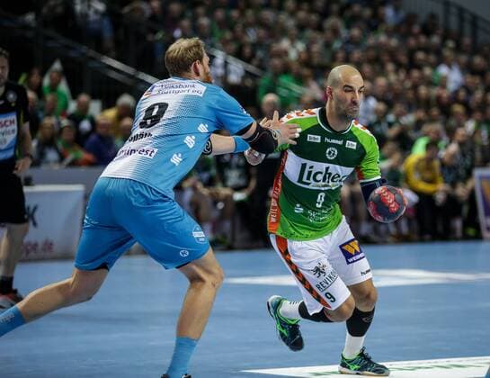 Deutschland,Wetzlar, Rittal-Arena, 04.03.2017, Handball,DHB-Pokal,Viertelfinale, HSG Wetzlar - TVB 1898 Stuttgart Bild:vo.Manuel Spaeth (TBV 1898 Stuttgart, 9),hi.Joao Ferraz (HSG Wetzlar, 9) Copyright: HMBxMedia ThomasxJäger