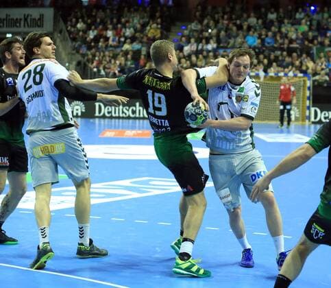 GER, EHF Cup 2018, FUECHSE BERLIN VS. Helvetia Anaitasuna 04.03.2018, Max Schmeling Halle, Berlin, GER, EHF Cup 2018, FUECHSE BERLIN VS. Helvetia Anaitasuna, im Bild Oliver Milde (Fuechse Berlin 5), Gabriel Jung (Helvetia Anaitasuna 19)f28 ,