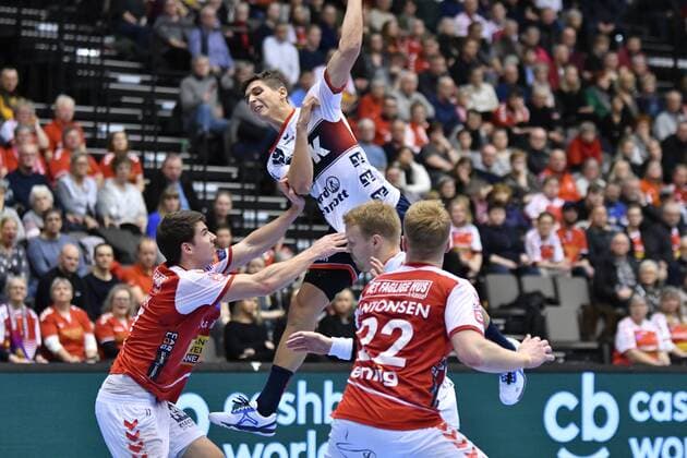 Aalborg Handbold - SG Flensburg-Handewitt, EHF Champions League; Aalborg, 04.03.18 Aalborg, 04.03.18, Handball, VELUX EHF Champions League, Saison 2017 2018, Gruppenphase, Aalborg Handbold - SG Flensburg-Handewitt : Marius Steinhauser (SG Flensburg-Handewitt, 19), Tobias Ellebaek (Aalborg Handbold, 17), Anders Zachariassen (SG Flensburg-Handewitt, 22), Rene Antonsen (Aalborg Handbold, 22)