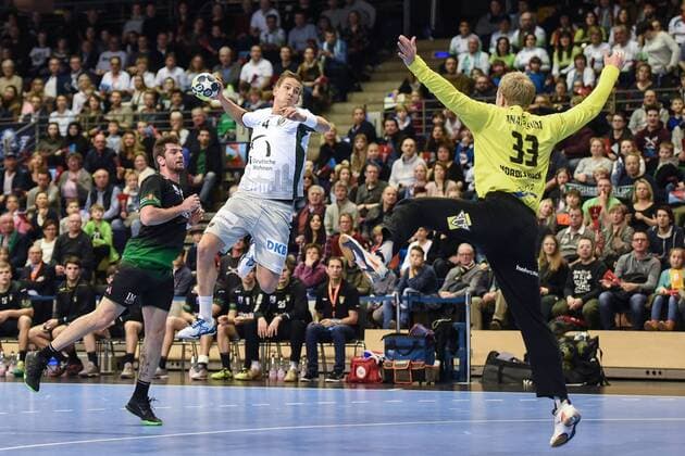 Handball, Herren, EHF-Pokal, Saison 2017 18, Gruppe B, Füchse Berlin - Helvetia Anaitasuna, Raul Nantes (Nr. 49, Helvetia Anaitasuna), Bjarki Elisson (Nr. 4, Füchse Berlin), TW Henrik Nordlander (Nr. 33, Helvetia Anaitasuna), 04.03.18, Copyright: xMichaelxHundtx xMatthiasxKochx