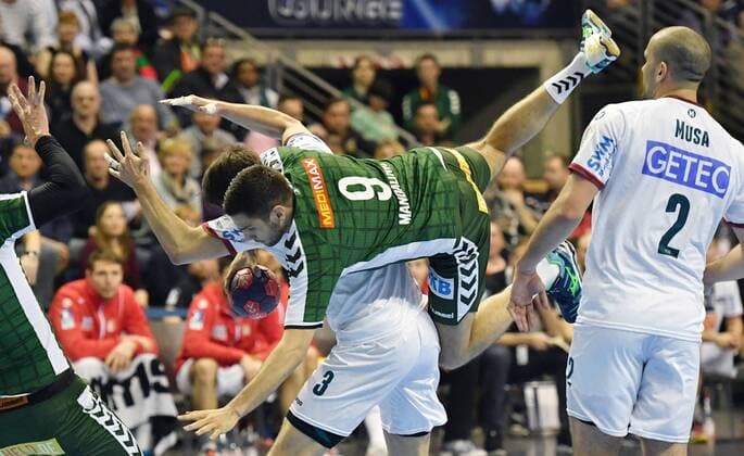 Niklas Danowski (Magdeburg), mit Ball, vorne Stipe Mandalinic (Füchse), Füchse Berlin - SC Magdeburg DHB-Pokal, Viertelfinale 2017 2018, Herren, Männer, Handball, Deutschland, Germany, Max-Schmeling-Halle Berlin, 7.3.2018