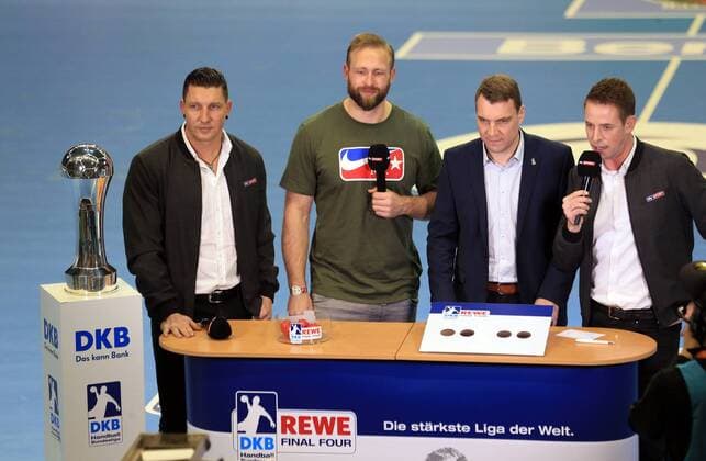 GER, DHB-Pokal, FUECHSE BERLIN VS. SC Magdeburg 07.03.2018, Max Schmeling Halle, Berlin, GER, DHB-Pokal, FUECHSE BERLIN VS. SC Magdeburg, im Bild Pokalauslosung, mit Steffan Kretschmer, Robert Harting, Andreas Waeschenbach