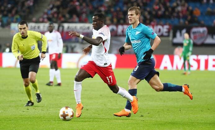 RB Leipzig - St.Petersburg Fussball Euro League Leipzig, 08.03.2018, Red Bull Arena, Fussball, UEFA EURO EM Europameisterschaft Fussball League , Achtelfinale Hinspiel, RB Leipzig vs. FK Zenit St. Petersburg , Im Bild v.l.: Schiedsrichter Ovidiu Hategan (ROU), Bruma (17, RB Leipzig) und AleksandrÊKokorin (9, Zenit). ,