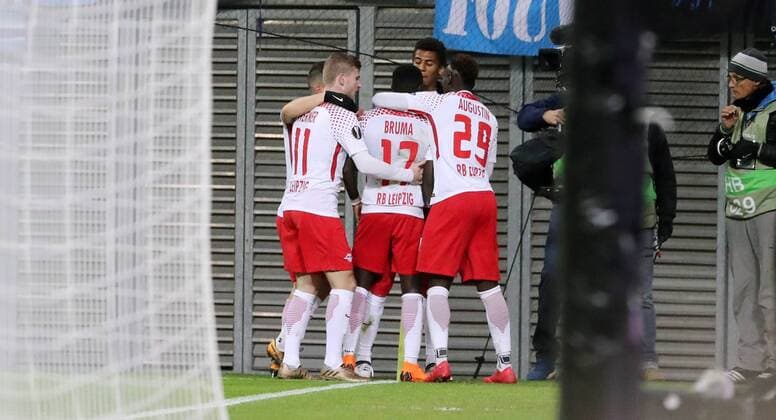RB Leipzig - St.Petersburg Fussball Euro League Leipzig, 08.03.2018, Red Bull Arena, Fussball, UEFA EURO EM Europameisterschaft Fussball League, Achtelfinale, Hinspiel , RB Leipzig vs. Zenit St. Petersburg. , Im Bild; Tor für RB Leipzig. Bruma (17, RB Leipzig) erzielt den Treffer zum 1:0 gegen Torwart AndreiÊLunev (99, Zenit) und jubelt. ,