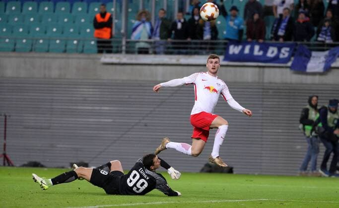 RB Leipzig - St.Petersburg Fussball Euro League Leipzig, 08.03.2018, Red Bull Arena, Fussball, UEFA EURO EM Europameisterschaft Fussball League, Achtelfinale, Hinspiel , RB Leipzig vs. Zenit St. Petersburg. , Im Bild; Tor für RB Leipzig. Timo Werner (11, RB Leipzig) erzielt den Treffer zum 2:0 gegen Torwart AndreiÊLunev (99, Zenit). ,